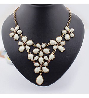 European Vintage Flower Alloy Statement Necklace(1PC)  